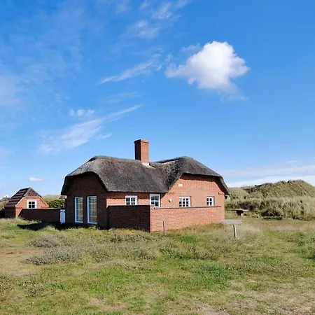 Karlina - 100m From The Sea By Interhome