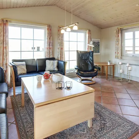 Karlina - 100m From The Sea By Interhome